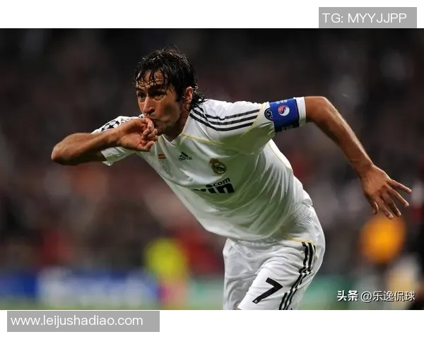 记忆中的足球明星那些年我们追逐的绿茵传奇与感动瞬间