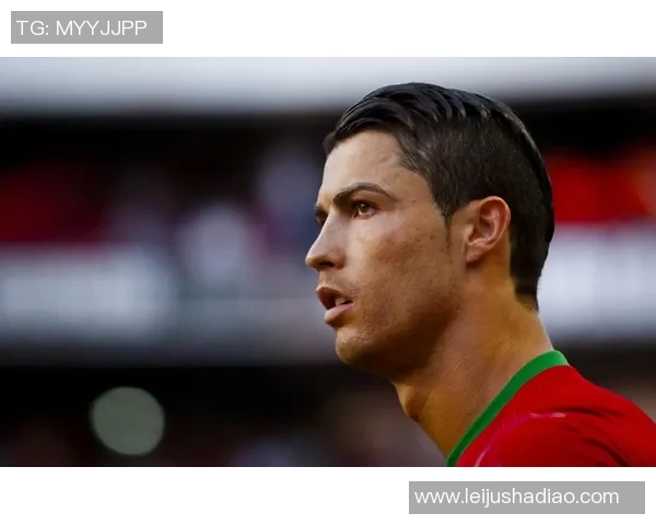 足球明星女装高清写真展现独特魅力与时尚风采